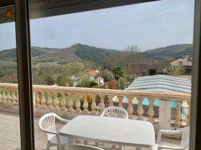 Maison de charme à Saint-Géry avec piscine partagée
